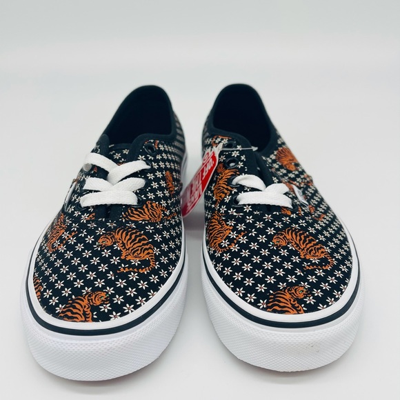 Authentic Classic Vans - Picture 4 of 9